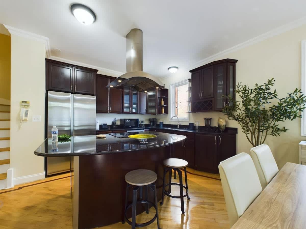 Holiday home Luxe 4br With Hot Tub & Game Chicago